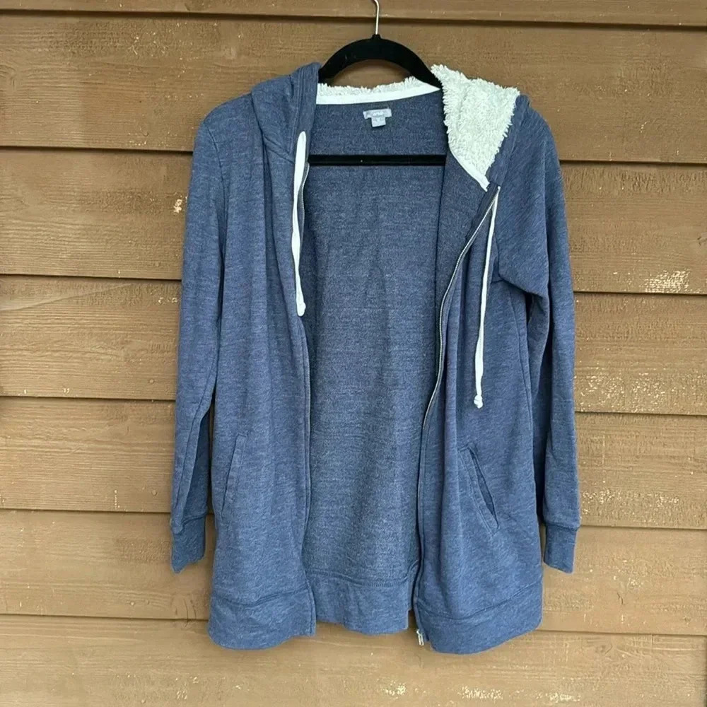 Aerie women’s navy hoodie with cream fleece lined hood size small